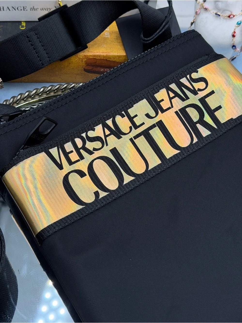 🆕 VERSACE JEANS COUTURE 🧿 NWT Logo Crossbody Bag, Black & Gold *SMALL FLAW*